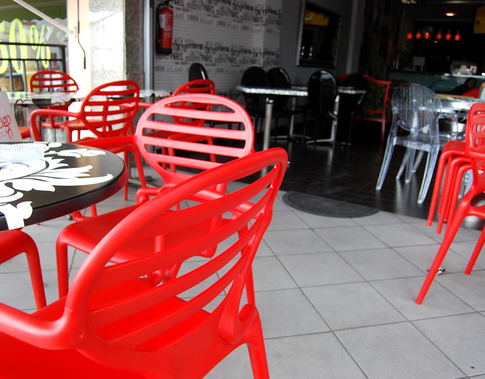 Gartenstuhl rot Kunststoff, Stuhl mit Armlehne rot für den Garten