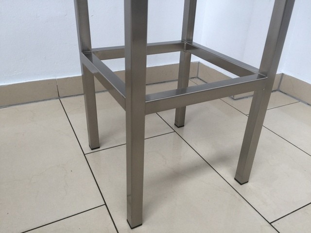 Barhocker schwarz-chrome, Tresenhocker gepolstert schwarz, Sitzhöhe 65 cm 