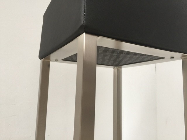 Barhocker schwarz-chrome, Tresenhocker gepolstert schwarz, Sitzhöhe 65 cm 