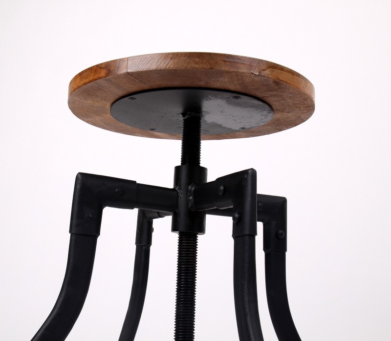 Barhocker aus Massivholz im Industriedesign, Sitzhöhe ca. 48-70 cm
