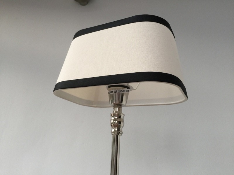 Tischleuchte mit Lampenschirm schwarz weiß,  Tischlampe verchromt, Höhe 57 cm