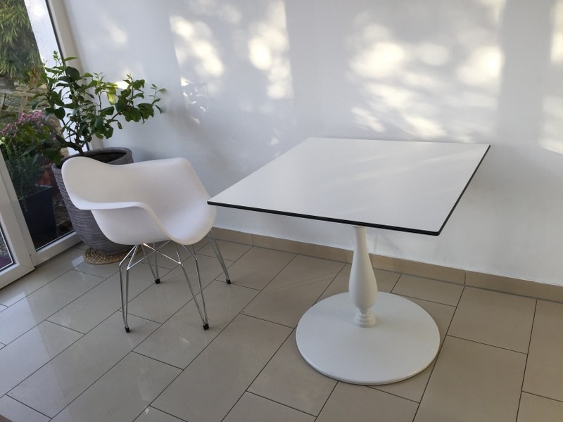Bistrotisch weiß, Esstisch Metall, Tisch Tischplatte weiß, Maße 80x80 cm