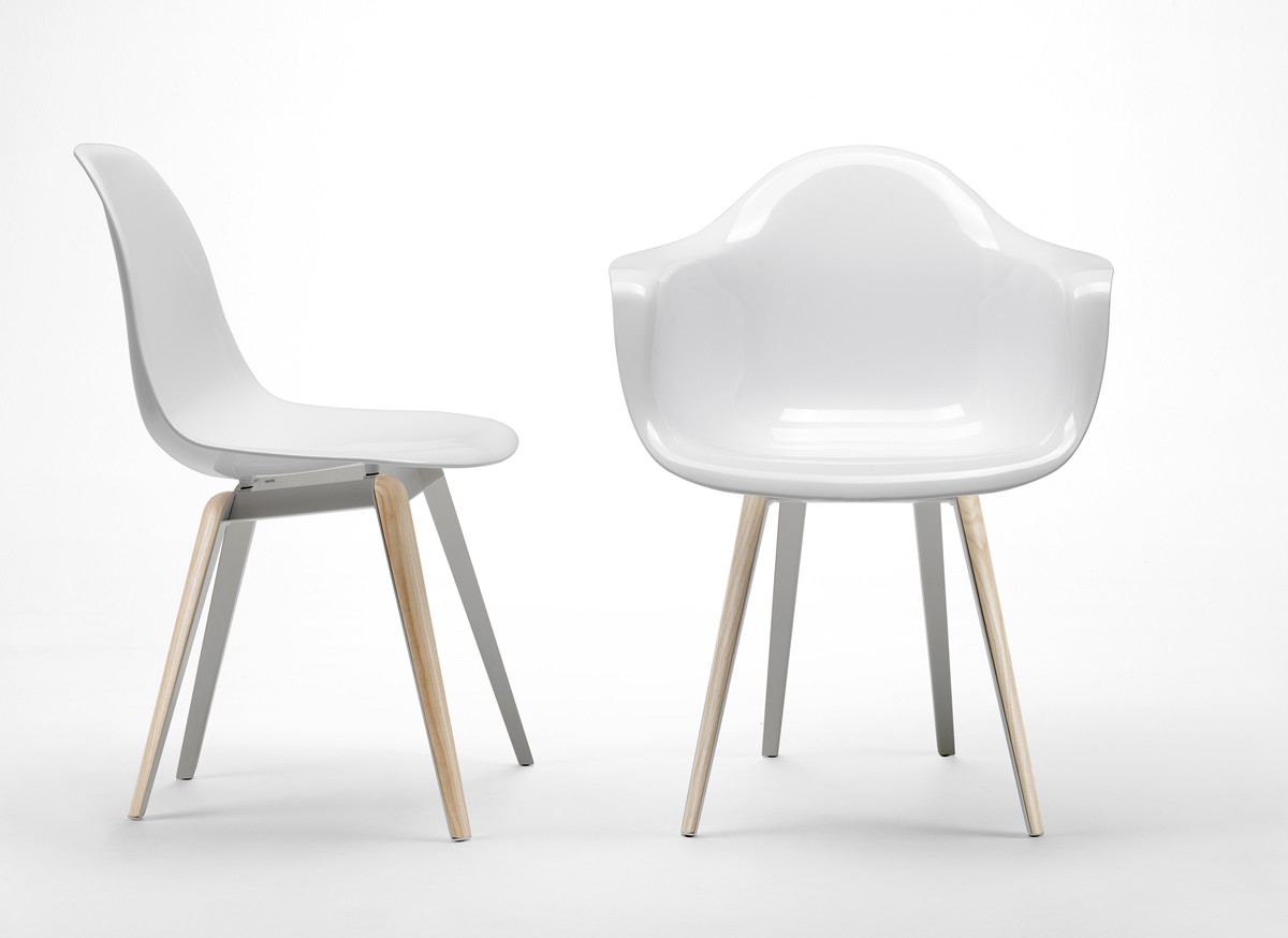 Design Stuhl mit Armlehne in vier Farben