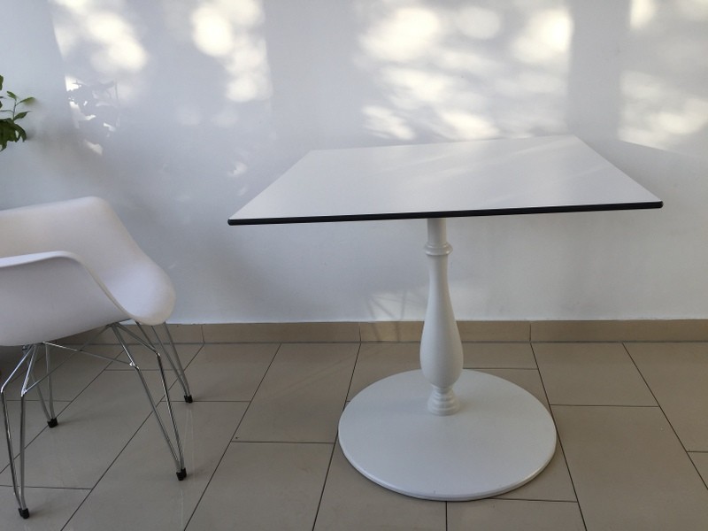 Bistrotisch weiß, Esstisch Metall, Tisch Tischplatte weiß, Maße 80x80 cm