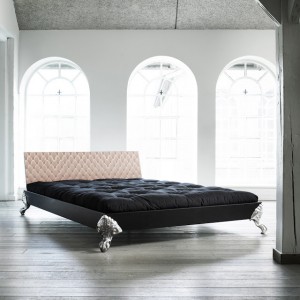 Bett für Jugendzimmer, Bett mit einem Design Kopfteil, Größe 148 x 208 cm